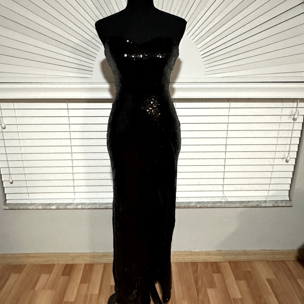 Perfect dress for black tie affair, prom dress, homecoming dress, wedding guest.